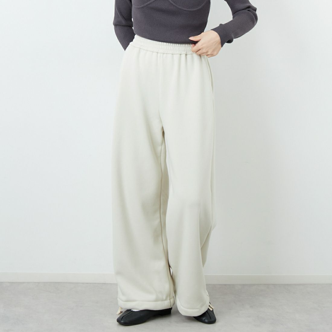 MICA&DEAL [マイカアンドディール] 裏起毛ウォームワイドパンツ [0125403309] L/BEIGE &&モデル身長：162cm 着用サイズ：F&&