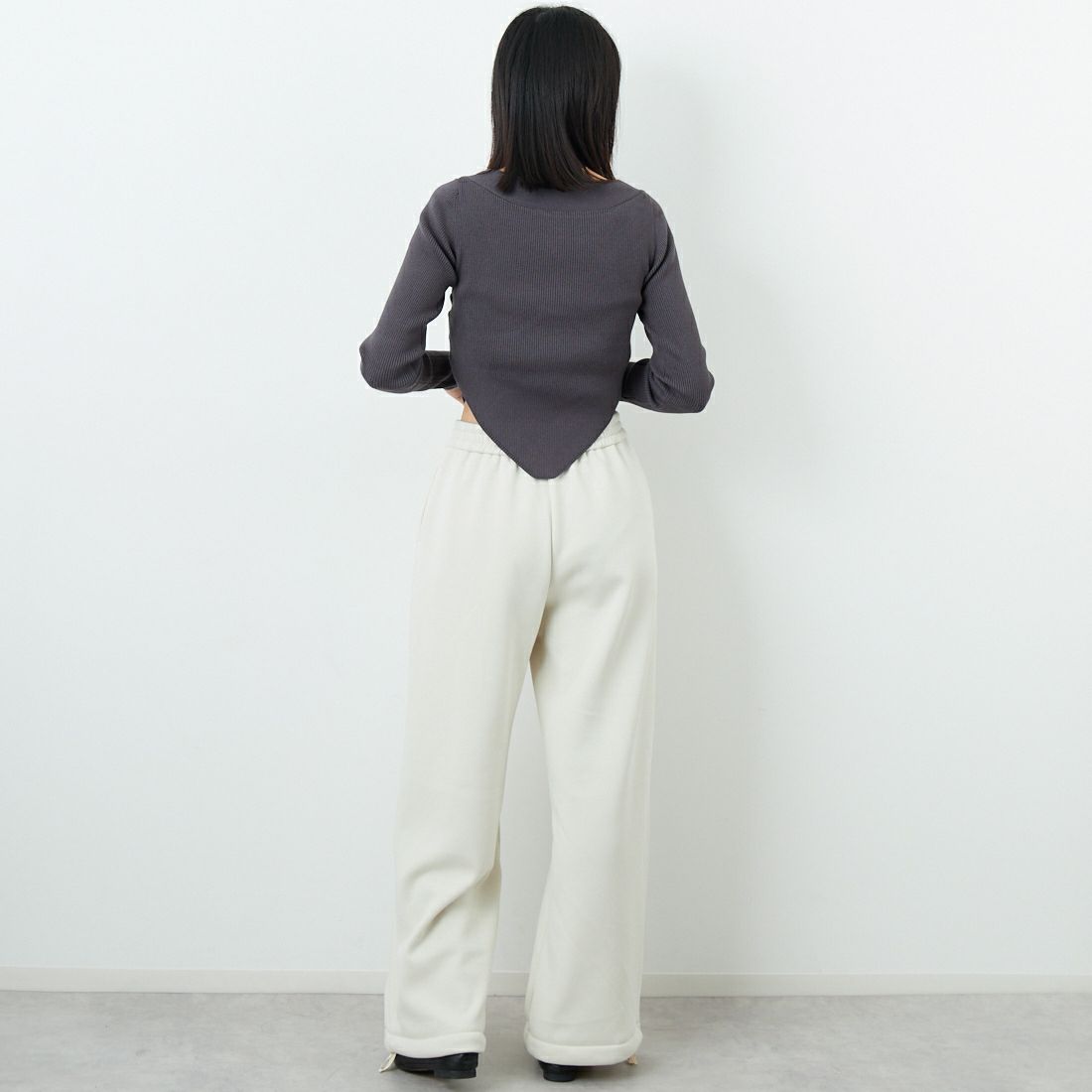 MICA&DEAL [マイカアンドディール] 裏起毛ウォームワイドパンツ [0125403309] L/BEIGE &&モデル身長：162cm 着用サイズ：F&&