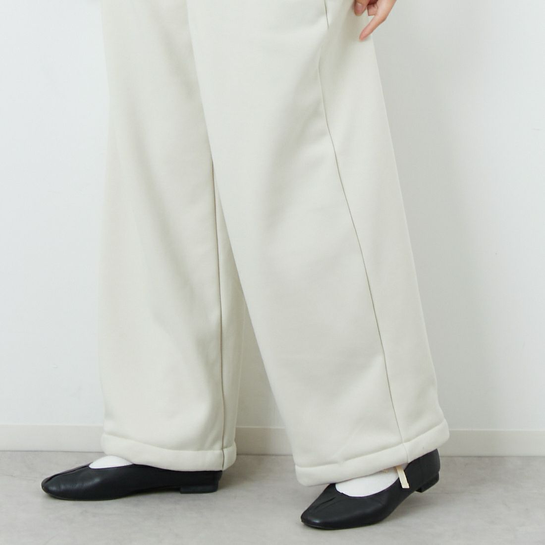 MICA&DEAL [マイカアンドディール] 裏起毛ウォームワイドパンツ [0125403309] L/BEIGE &&モデル身長：162cm 着用サイズ：F&&