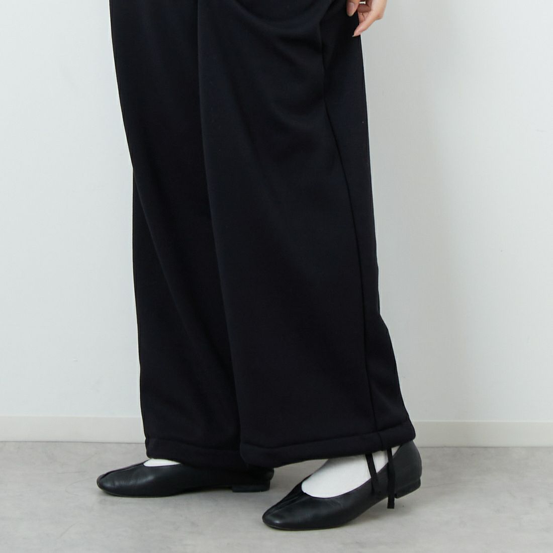 MICA&DEAL [マイカアンドディール] 裏起毛ウォームワイドパンツ [0125403309] D/NAVY &&モデル身長：162cm 着用サイズ：F&&