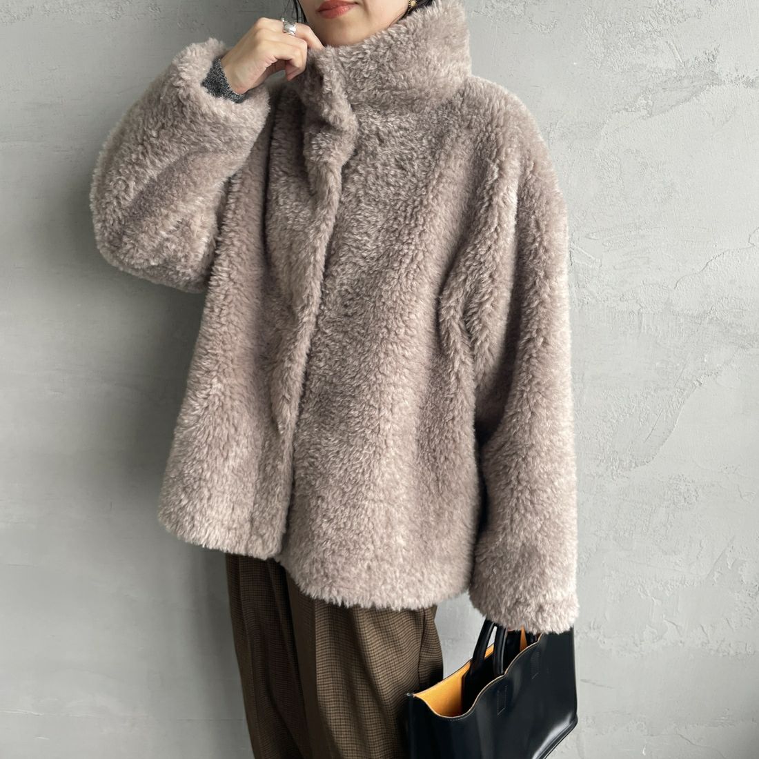 MICA&DEAL [マイカアンドディール] スタンドカラーボアブルゾン [0125406330] GREIGE &&モデル身長：160cm 着用サイズ：F&&