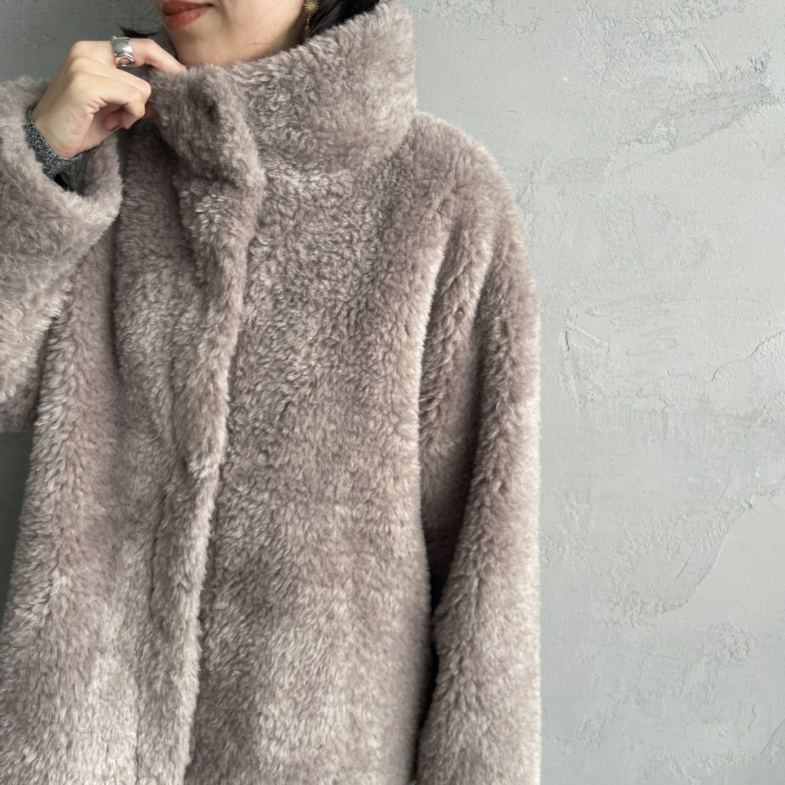 MICA&DEAL [マイカアンドディール] スタンドカラーボアブルゾン [0125406330] GREIGE &&モデル身長：160cm 着用サイズ：F&&