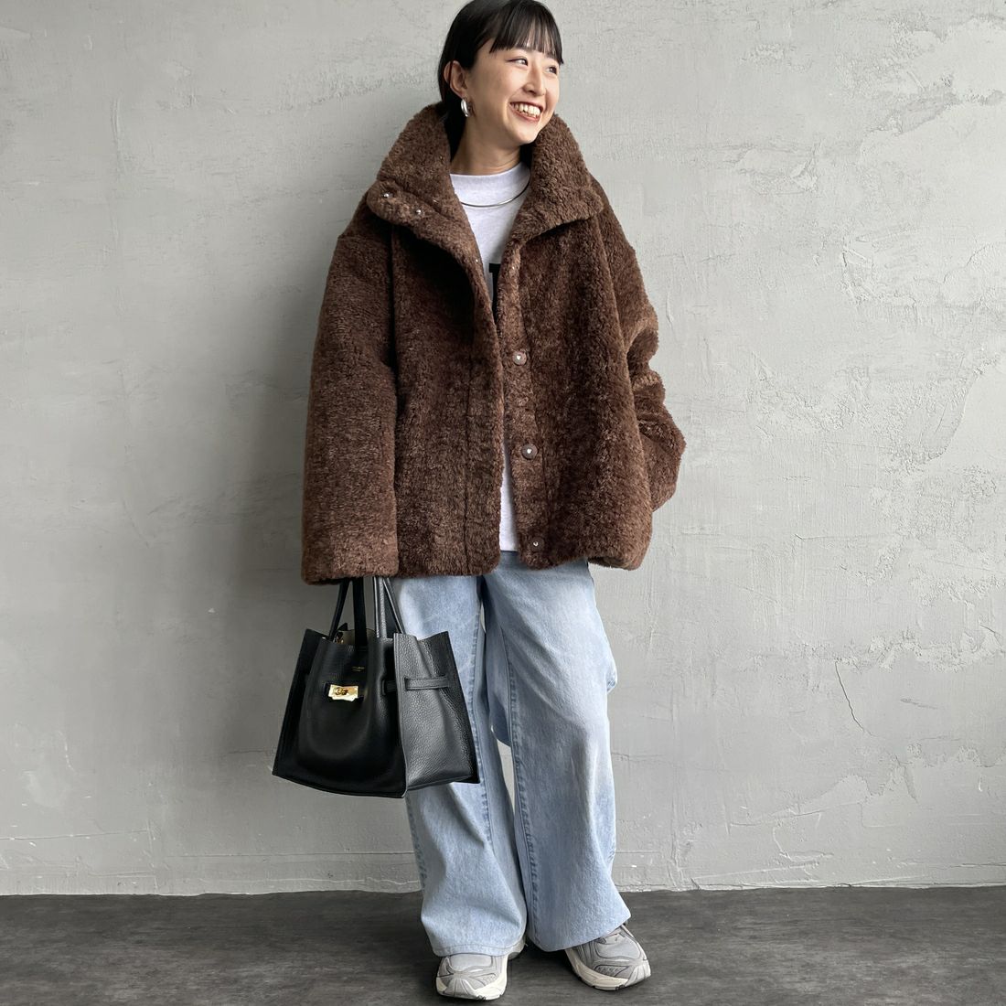 MICA&DEAL [マイカアンドディール] スタンドカラーボアブルゾン [0125406330] BROWN &&モデル身長：150cm 着用サイズ：F&&