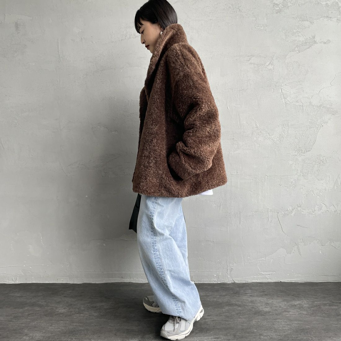 MICA&DEAL [マイカアンドディール] スタンドカラーボアブルゾン [0125406330] BROWN &&モデル身長：150cm 着用サイズ：F&&