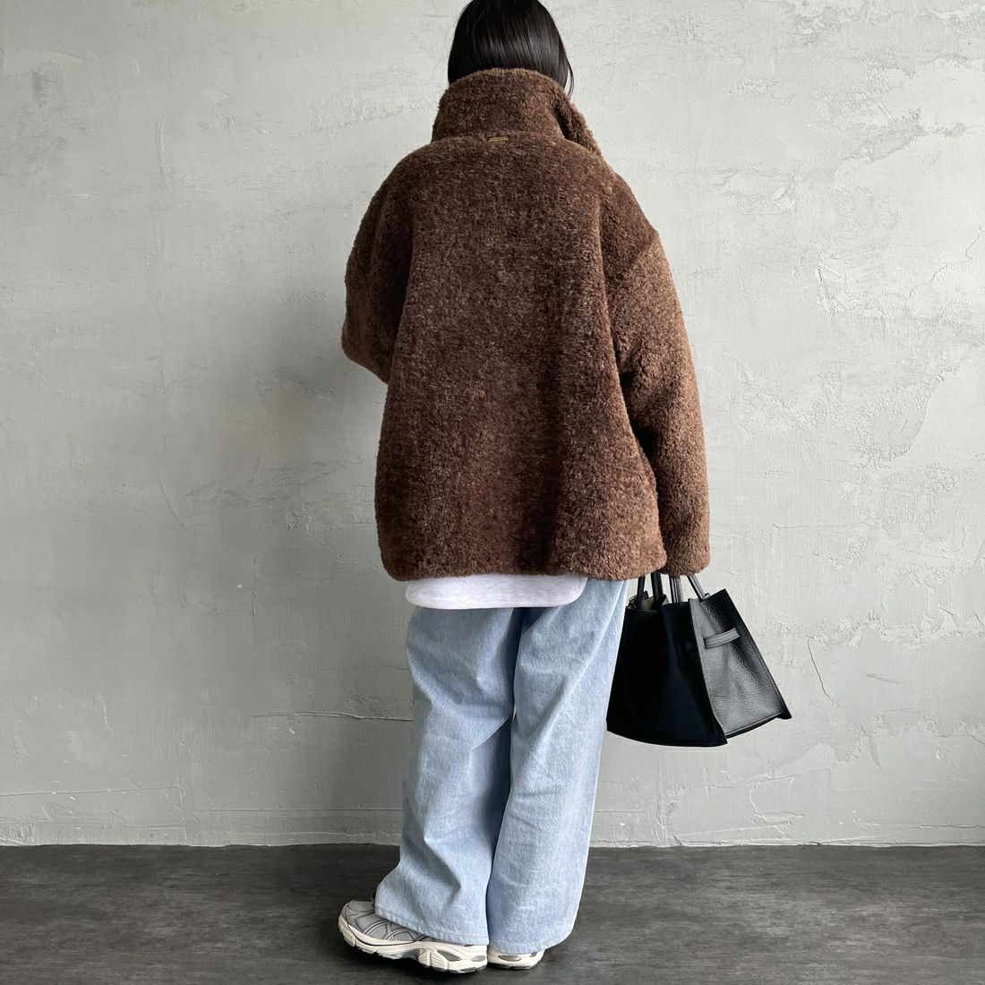 MICA&DEAL [マイカアンドディール] スタンドカラーボアブルゾン [0125406330] BROWN &&モデル身長：150cm 着用サイズ：F&&