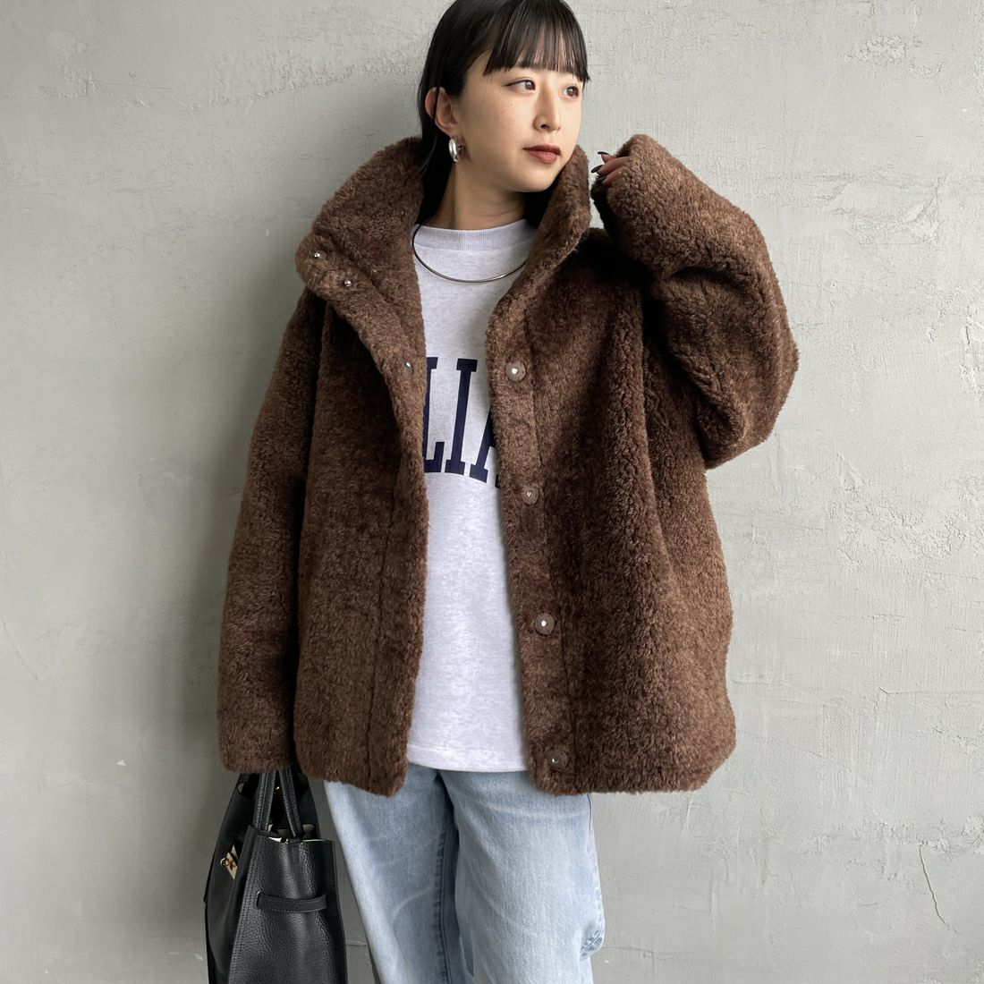 MICA&DEAL [マイカアンドディール] スタンドカラーボアブルゾン [0125406330] BROWN &&モデル身長：150cm 着用サイズ：F&&