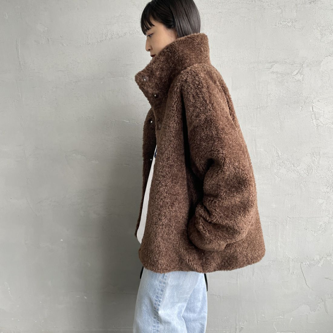 MICA&DEAL [マイカアンドディール] スタンドカラーボアブルゾン [0125406330] BROWN &&モデル身長：150cm 着用サイズ：F&&