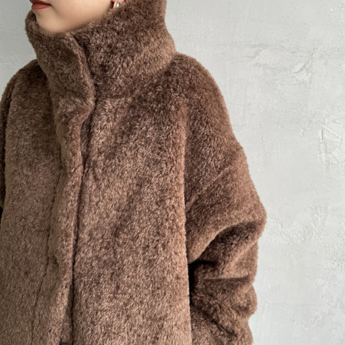 MICA&DEAL [マイカアンドディール] スタンドカラーボアブルゾン [0125406330] BROWN &&モデル身長：150cm 着用サイズ：F&&