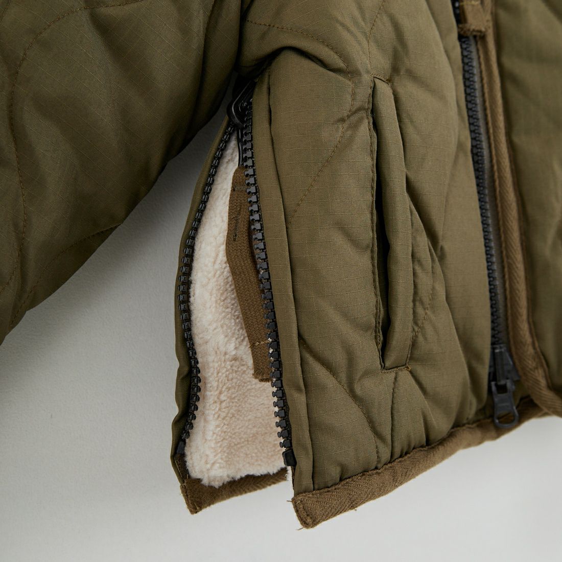 TAION [タイオン] キッズ ミリタリー クルーネックダウンジャケット [TAION-KR104BML-1] D.OLIVE/CR