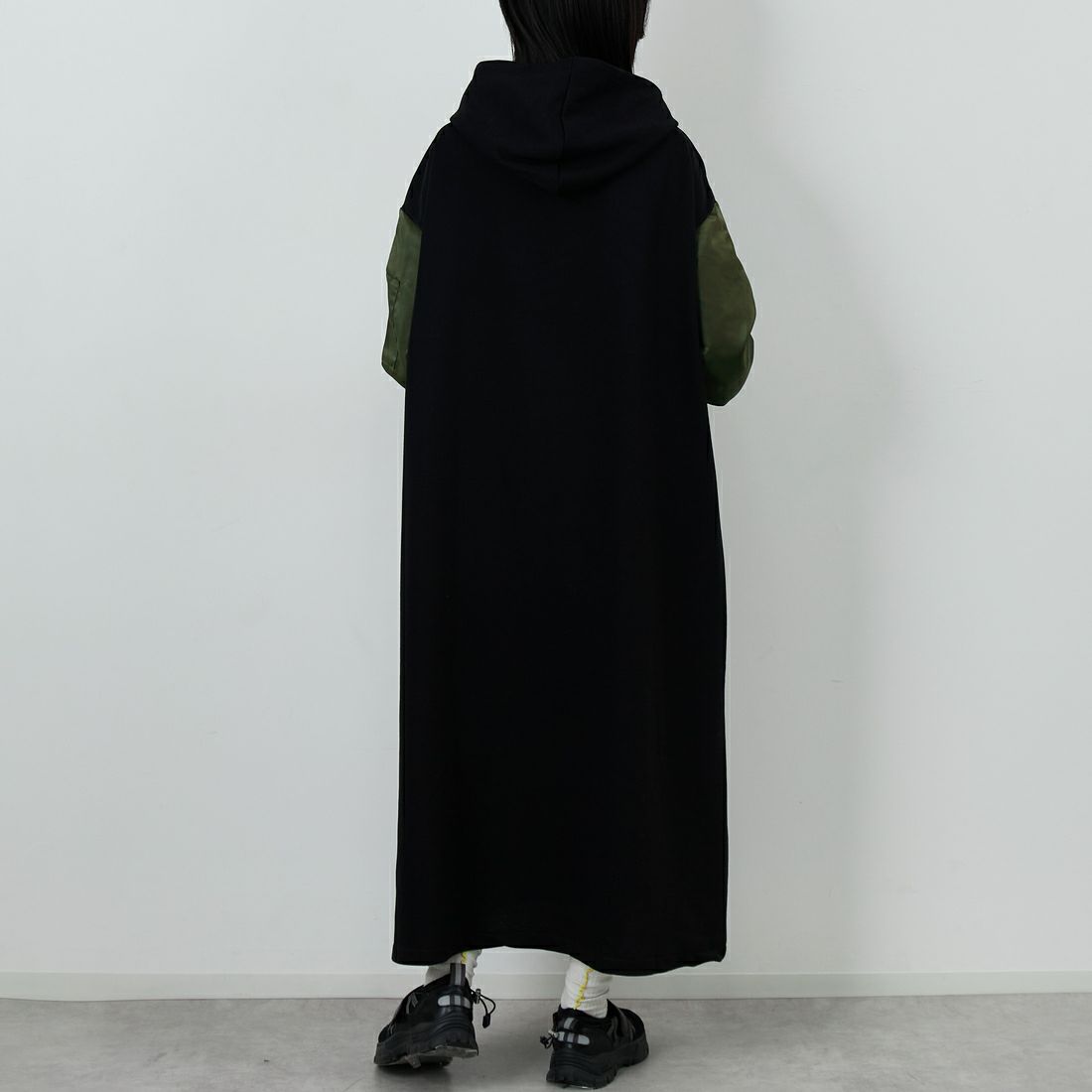 Jf Ready Made [ジェイエフレディメイド] 異素材ドッキングパーカーワンピース [922-24127] ﾌﾞﾗｯｸ/ｶｰｷ &&モデル身長：162cm 着用サイズ：F&&