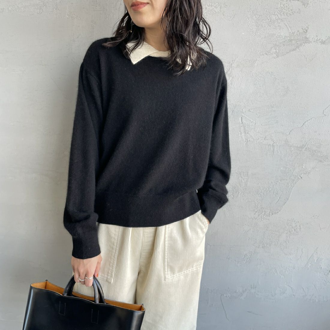 mizuiro ind [ミズイロインド] ハイゲージ襟付きプルオーバー [4-220099] 99A BLK/OW &&モデル身長：160cm 着用サイズ：F&&