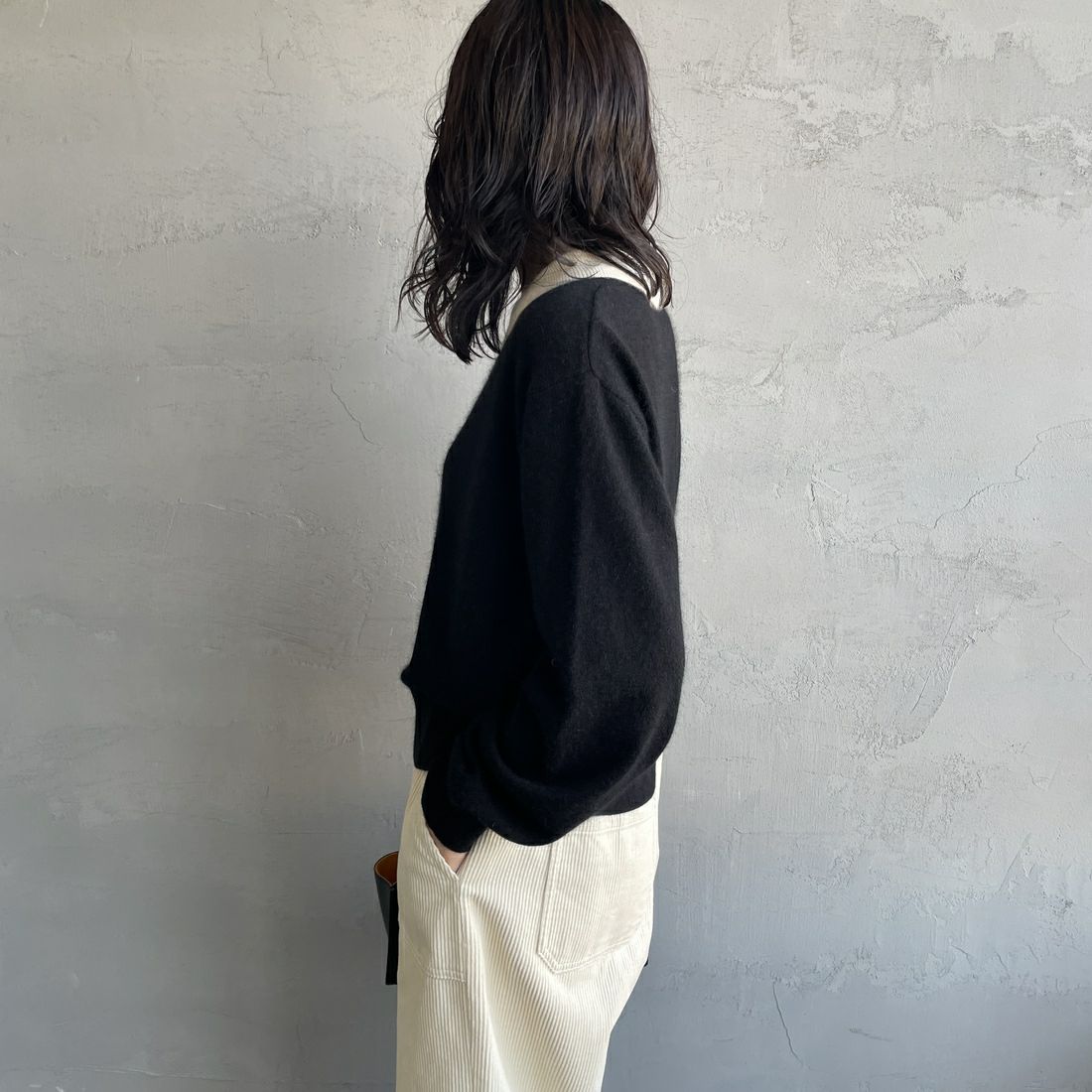 mizuiro ind [ミズイロインド] ハイゲージ襟付きプルオーバー [4-220099] 99A BLK/OW &&モデル身長：160cm 着用サイズ：F&&