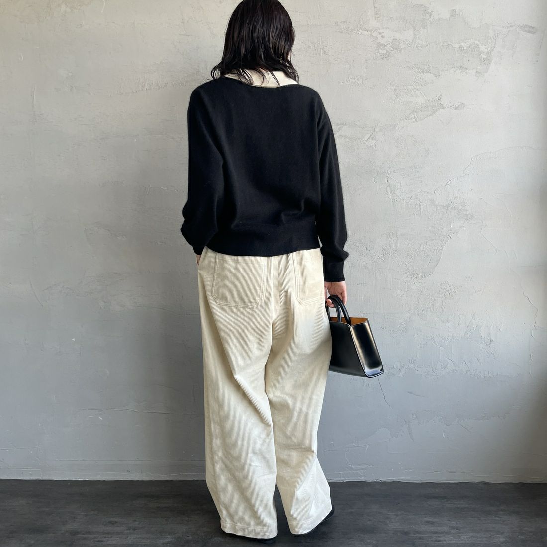mizuiro ind [ミズイロインド] ハイゲージ襟付きプルオーバー [4-220099] 99A BLK/OW &&モデル身長：160cm 着用サイズ：F&&