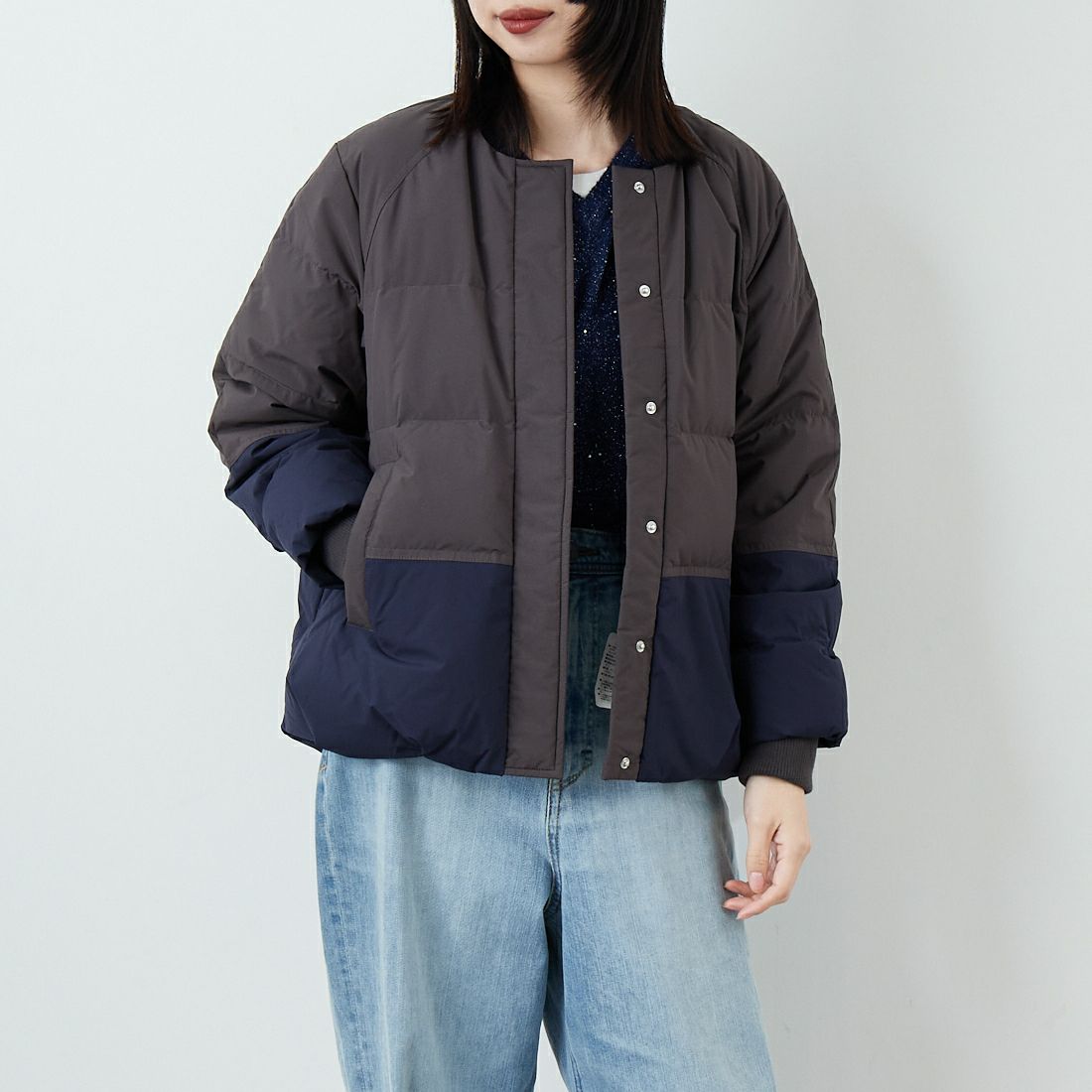 Jf Ready Made [ジェイエフレディメイド] エアリーノーカラーピュアダウンジャケット [4225501] ﾁｬｺｰﾙ/ﾈｲﾋﾞ &&モデル身長：162cm 着用サイズ：F&&