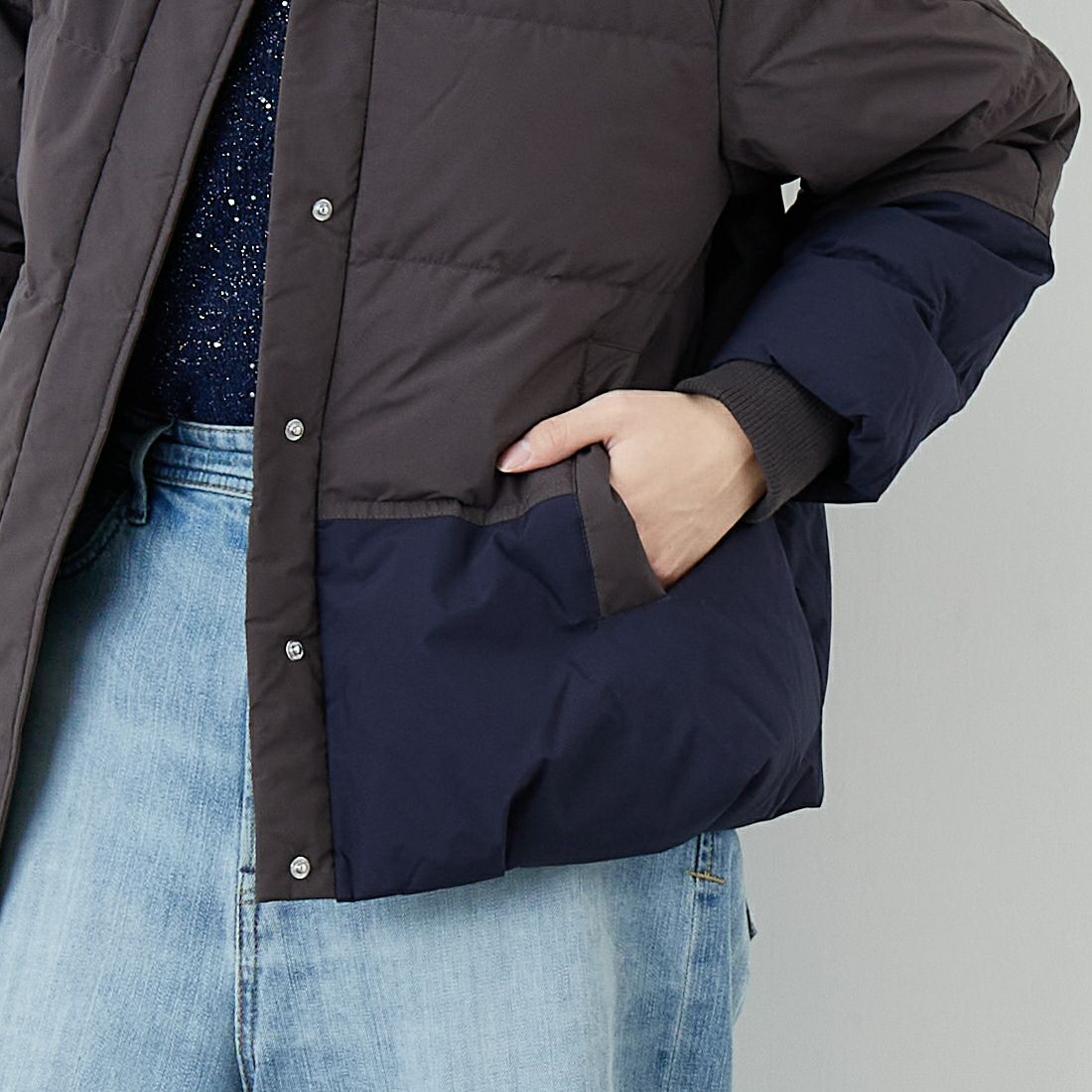 Jf Ready Made [ジェイエフレディメイド] エアリーノーカラーピュアダウンジャケット [4225501] ﾁｬｺｰﾙ/ﾈｲﾋﾞ &&モデル身長：162cm 着用サイズ：F&&