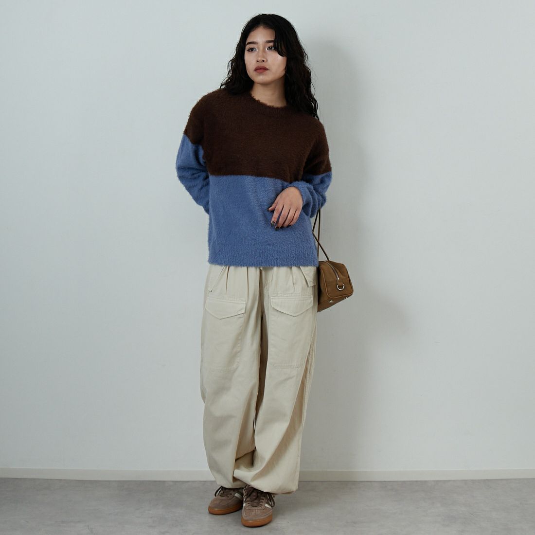 Jf Ready Made [ジェイエフレディメイド] シャギーツートンクルーネックニット [725807] BRN/BLU &&モデル身長：162cm 着用サイズ：F&&