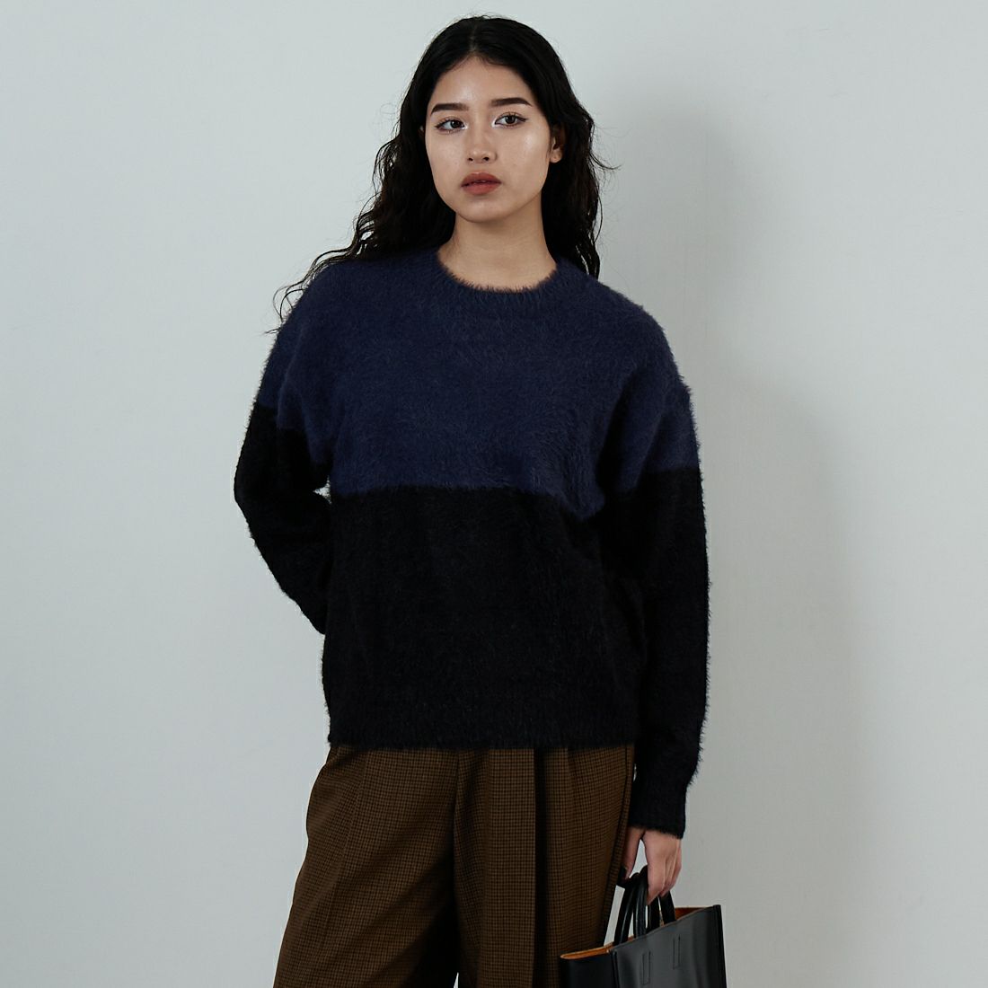 Jf Ready Made [ジェイエフレディメイド] シャギーツートンクルーネックニット [725807]NVY/BLK &&モデル身長：162cm 着用サイズ：F&&