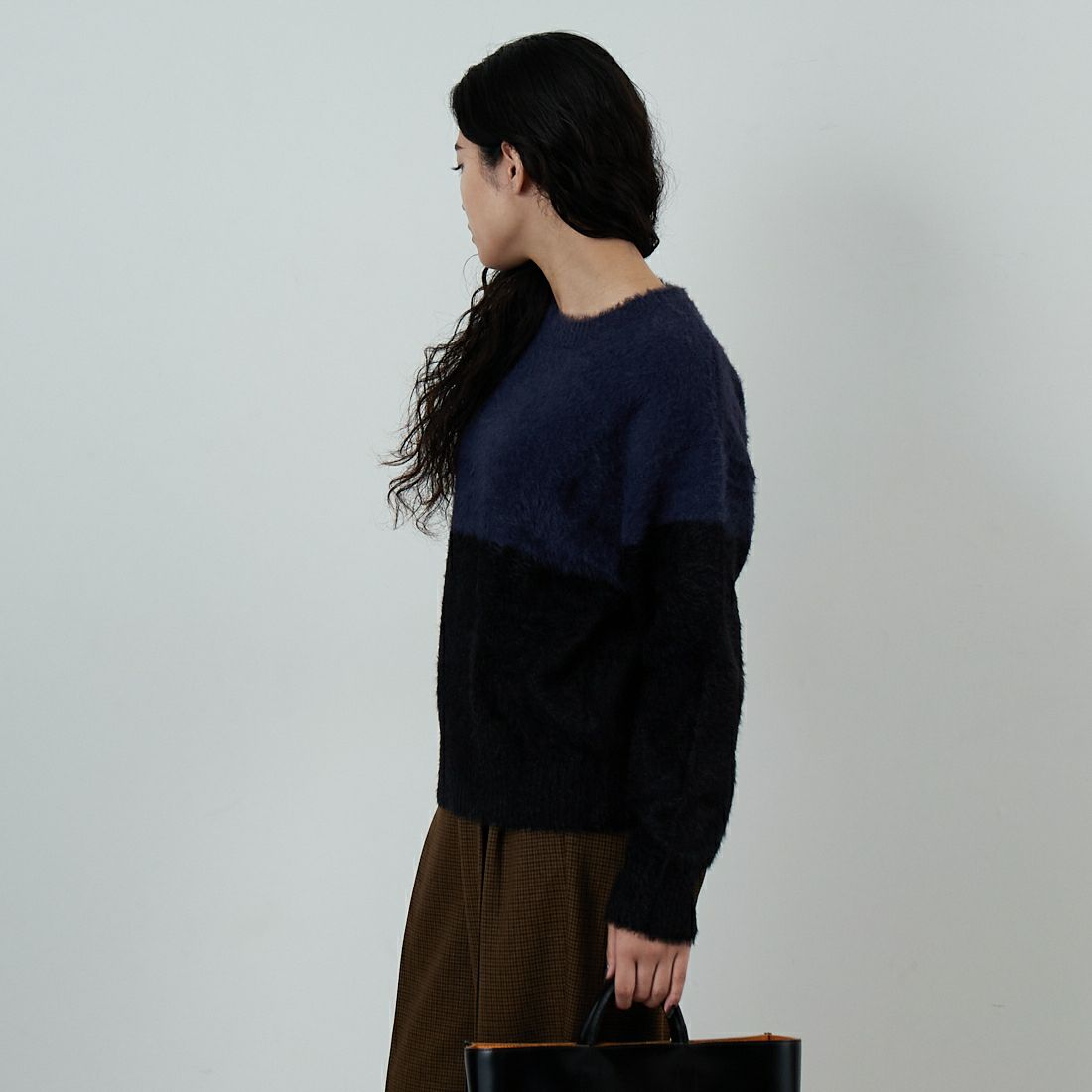 Jf Ready Made [ジェイエフレディメイド] シャギーツートンクルーネックニット [725807]NVY/BLK &&モデル身長：162cm 着用サイズ：F&&