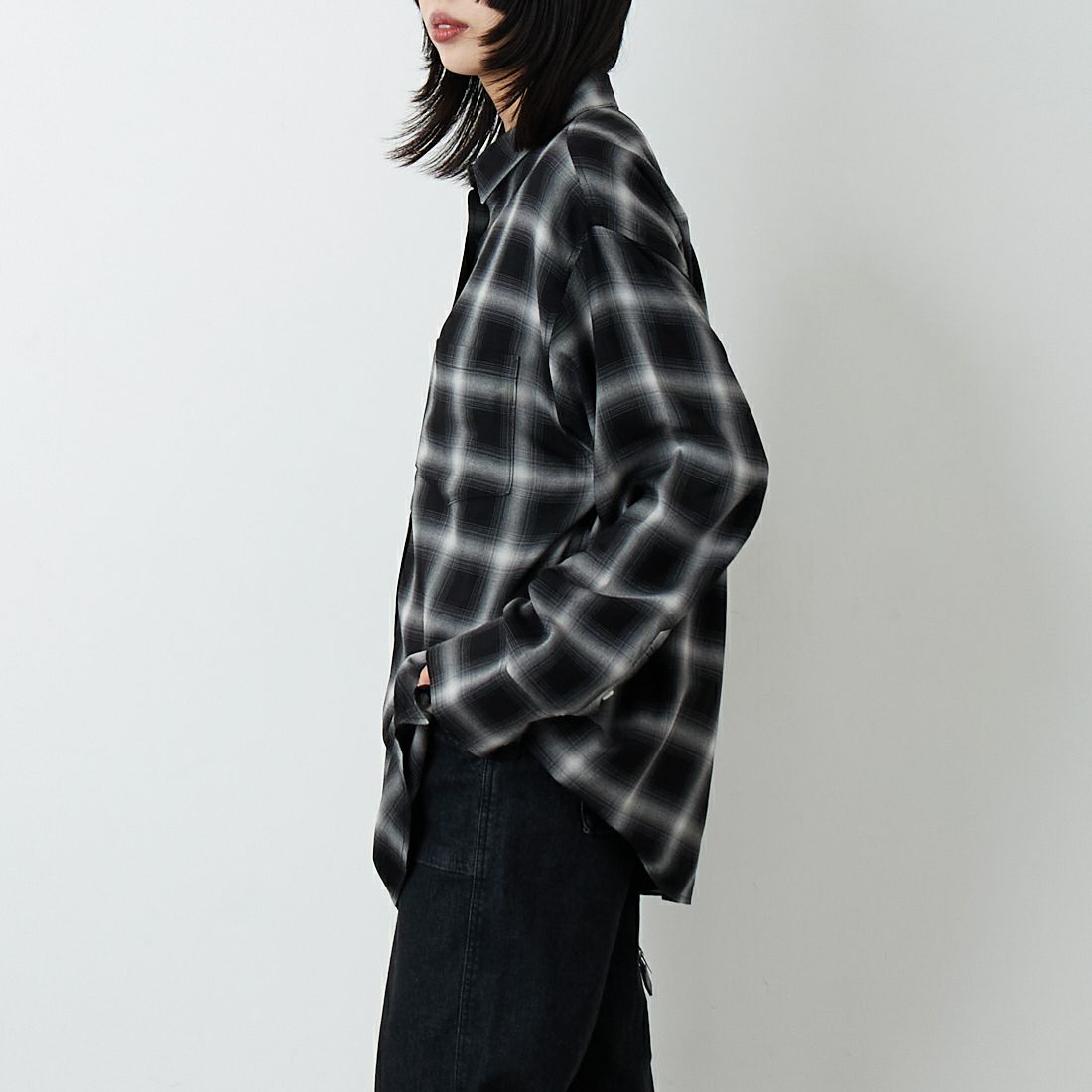 emmi [エミ] チェックオーバーシャツ [13WFB254049] BLK &&モデル身長：162cm 着用サイズ：F&&