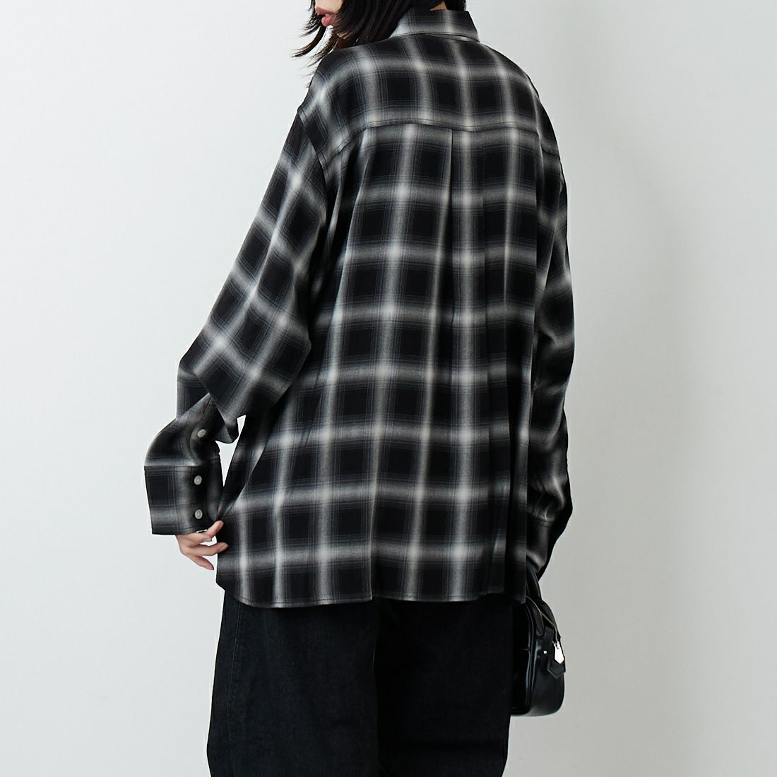 emmi [エミ] チェックオーバーシャツ [13WFB254049] BLK &&モデル身長：162cm 着用サイズ：F&&