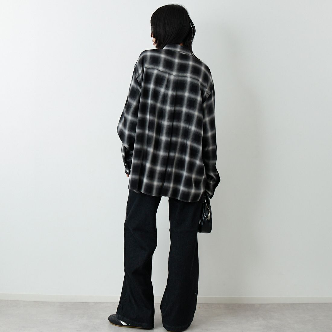 emmi [エミ] チェックオーバーシャツ [13WFB254049] BLK &&モデル身長：162cm 着用サイズ：F&&