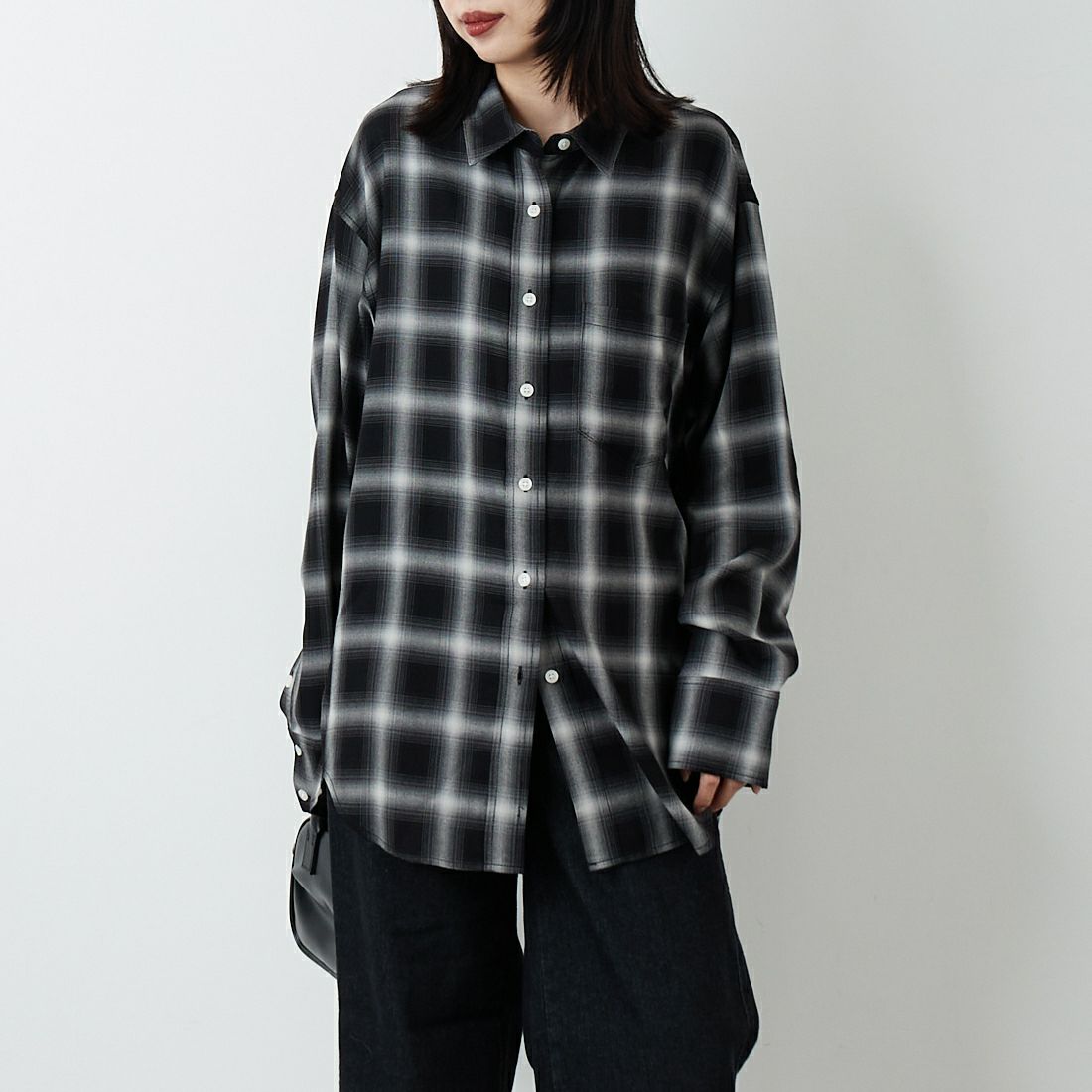 emmi [エミ] チェックオーバーシャツ [13WFB254049] BLK &&モデル身長：162cm 着用サイズ：F&&