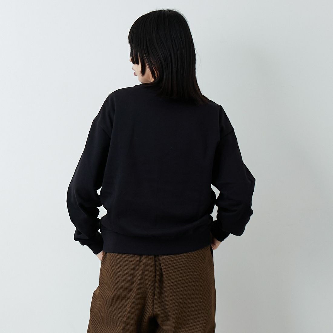 Calvin Klein [カルバンクライン] モノグラムロゴ ロングスリーブフレンチテリースウェット [47B234G] UB1 &&モデル身長：162cm 着用サイズ：F0&&