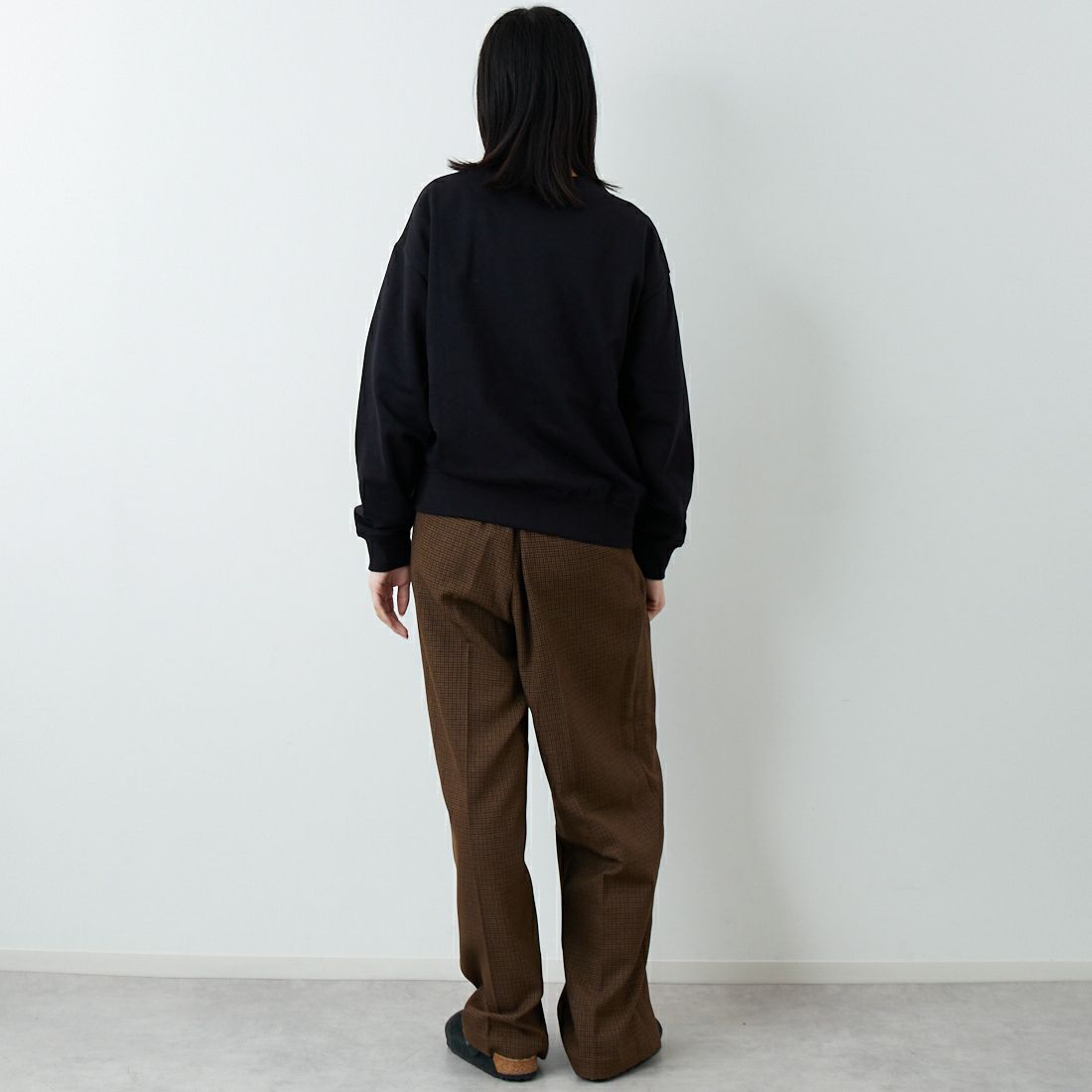 Calvin Klein [カルバンクライン] モノグラムロゴ ロングスリーブフレンチテリースウェット [47B234G] UB1 &&モデル身長：162cm 着用サイズ：F0&&