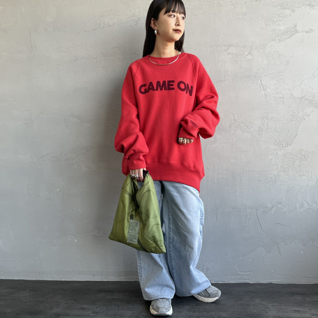 Americana [アメリカーナ] ボリュームスリーブ クルーネックスウェット [BRF-797A-1] ﾚｯﾄﾞ &&モデル身長：150cm 着用サイズ：ONE SIZE&&