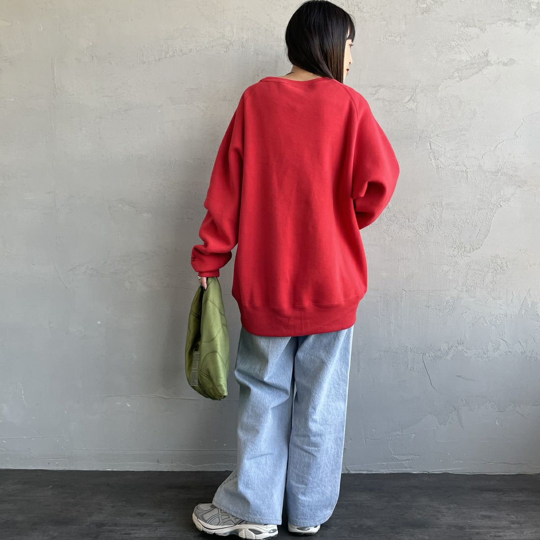 Americana [アメリカーナ] ボリュームスリーブ クルーネックスウェット [BRF-797A-1] ﾚｯﾄﾞ &&モデル身長：150cm 着用サイズ：ONE SIZE&&