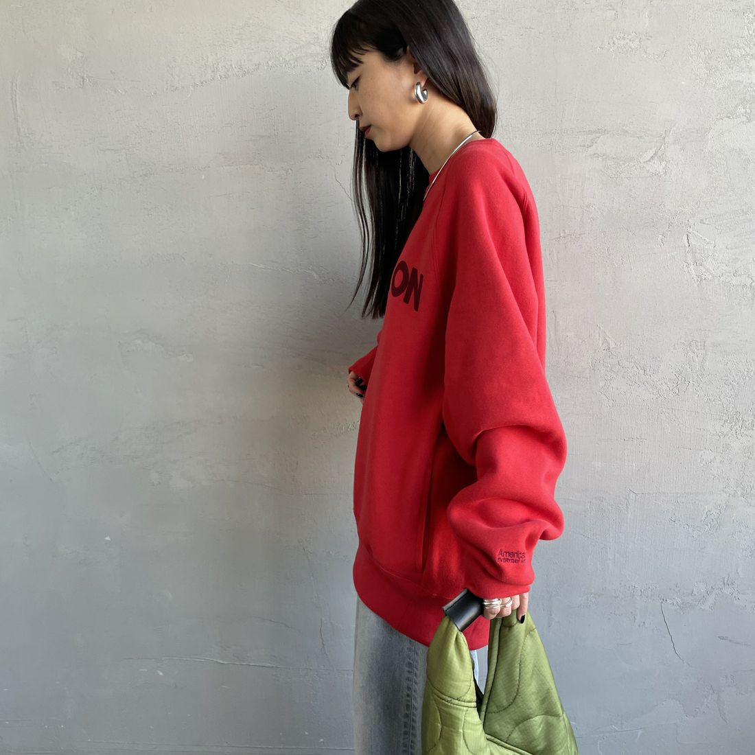 Americana [アメリカーナ] ボリュームスリーブ クルーネックスウェット [BRF-797A-1] ﾚｯﾄﾞ &&モデル身長：150cm 着用サイズ：ONE SIZE&&