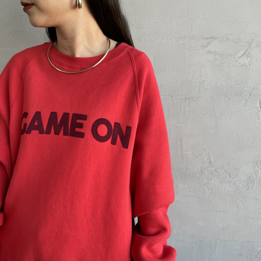 Americana [アメリカーナ] ボリュームスリーブ クルーネックスウェット [BRF-797A-1] ﾚｯﾄﾞ &&モデル身長：150cm 着用サイズ：ONE SIZE&&