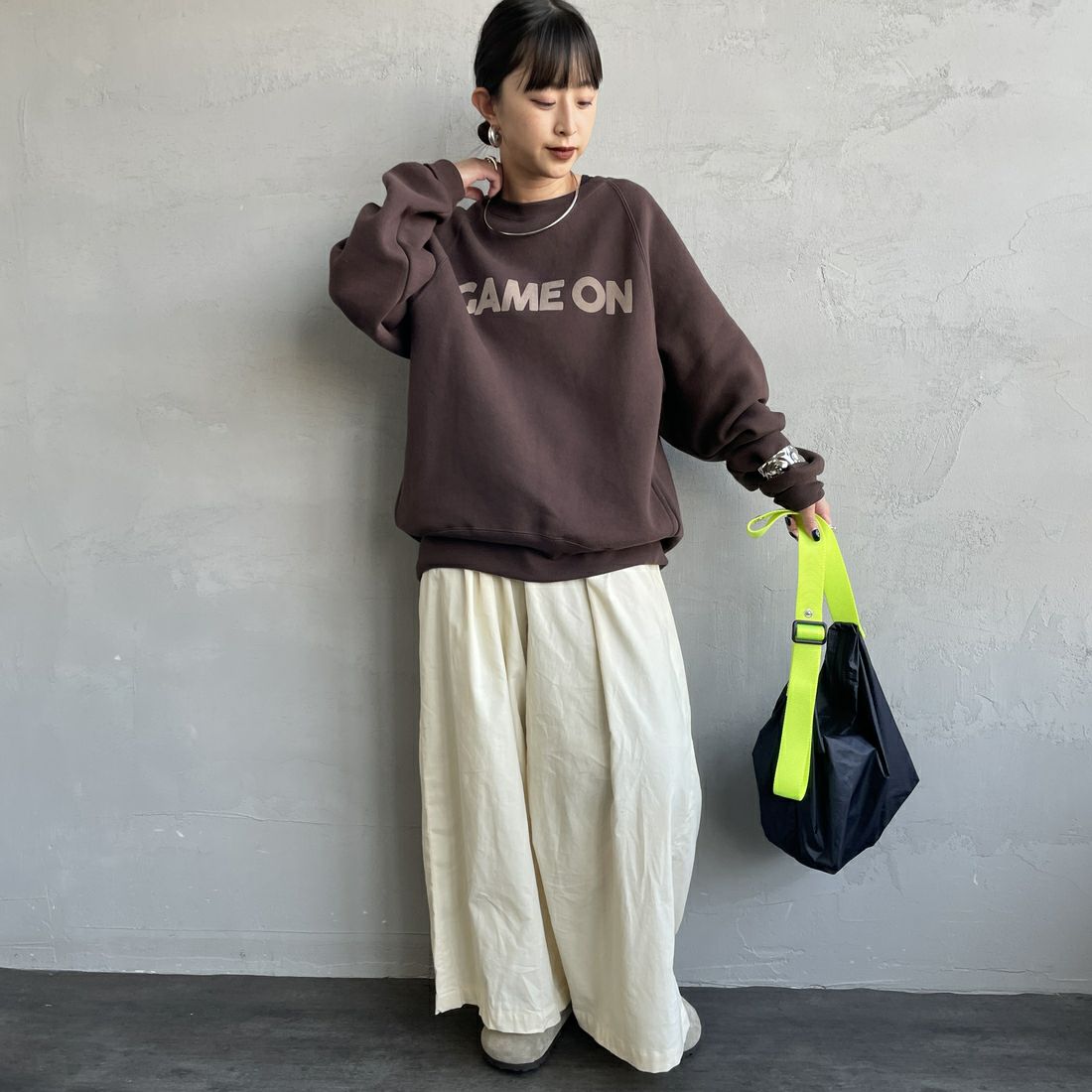 Americana [アメリカーナ] ボリュームスリーブ クルーネックスウェット [BRF-797A-1] Dﾌﾞﾗｳﾝ &&モデル身長：150cm 着用サイズ：ONE SIZE&&