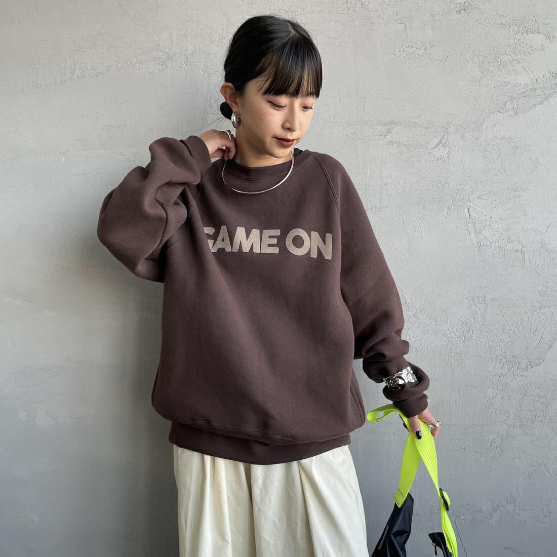 Americana [アメリカーナ] ボリュームスリーブ クルーネックスウェット [BRF-797A-1] Dﾌﾞﾗｳﾝ &&モデル身長：150cm 着用サイズ：ONE SIZE&&