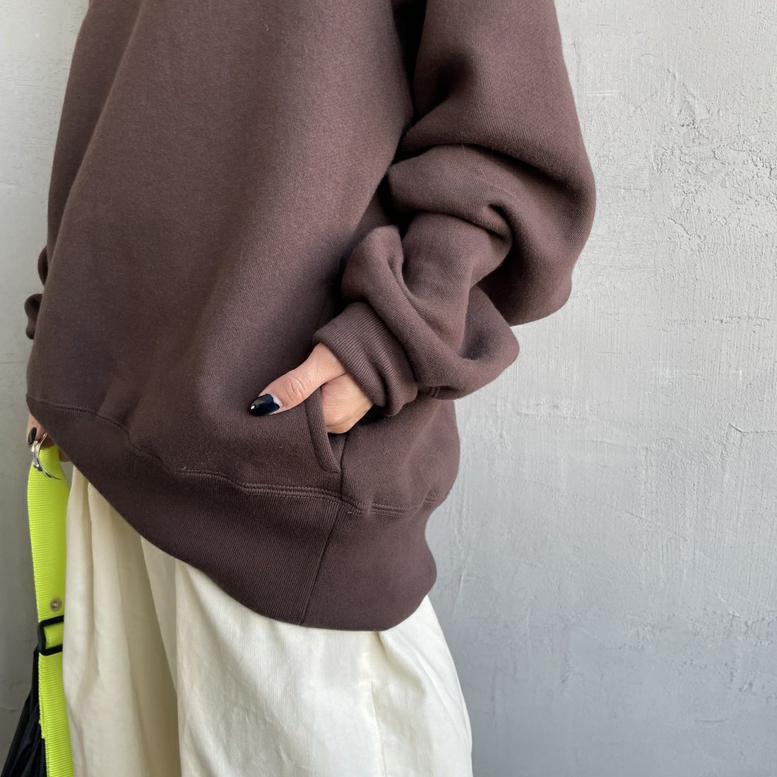 Americana [アメリカーナ] ボリュームスリーブ クルーネックスウェット [BRF-797A-1] Dﾌﾞﾗｳﾝ &&モデル身長：150cm 着用サイズ：ONE SIZE&&