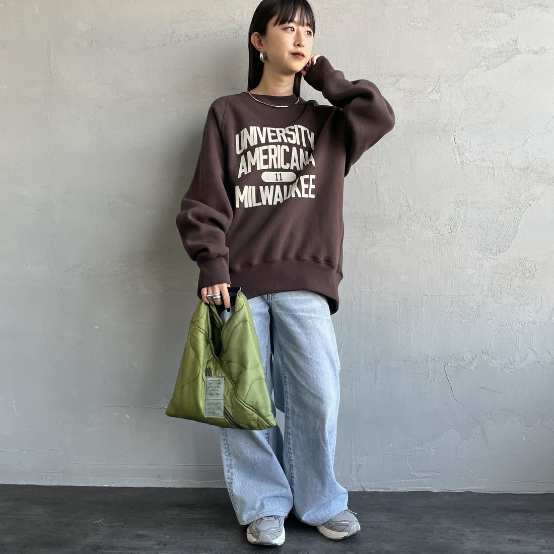 Americana [アメリカーナ] ボリュームスリーブ クルーネックスウェット [BRF-797A-2] Dﾌﾞﾗｳﾝ &&モデル身長：150cm 着用サイズ：ONE SIZE&&