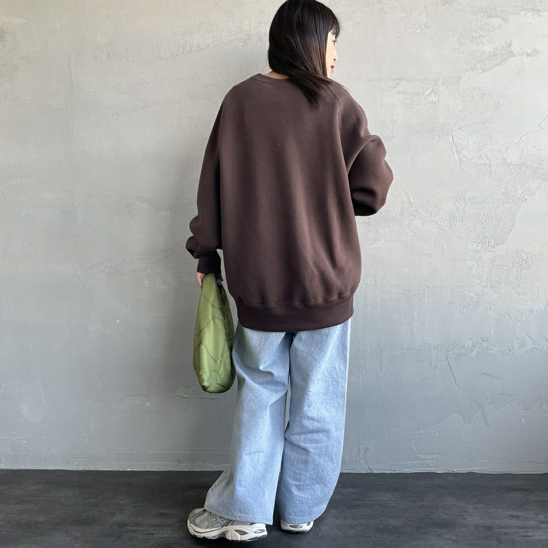 Americana [アメリカーナ] ボリュームスリーブ クルーネックスウェット [BRF-797A-2] Dﾌﾞﾗｳﾝ &&モデル身長：150cm 着用サイズ：ONE SIZE&&