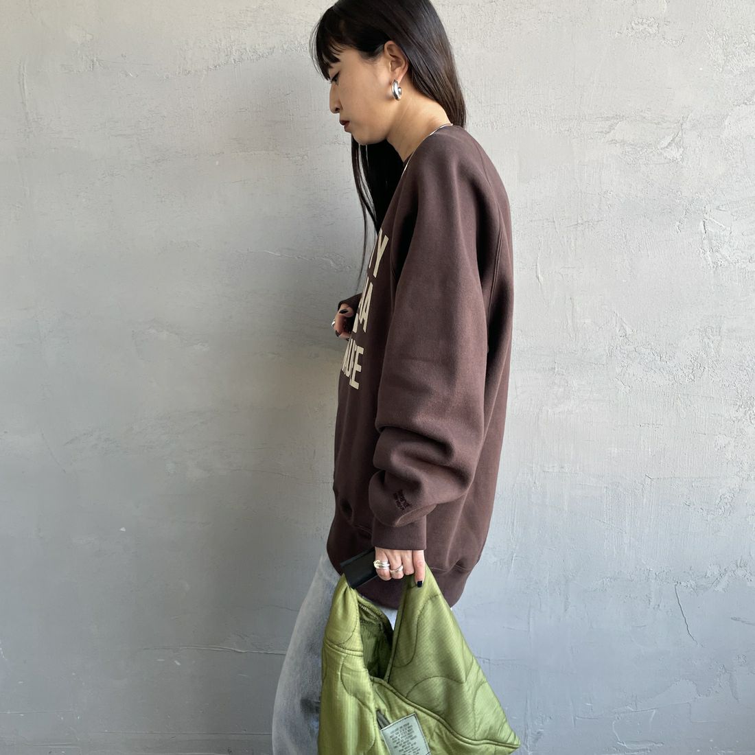 Americana [アメリカーナ] ボリュームスリーブ クルーネックスウェット [BRF-797A-2] Dﾌﾞﾗｳﾝ &&モデル身長：150cm 着用サイズ：ONE SIZE&&