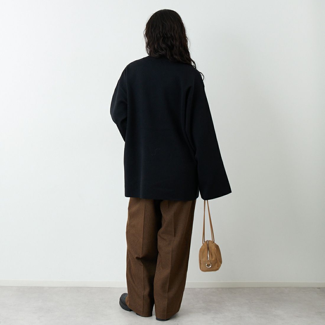 RIM.ARK [リムアーク] ミドルレングス ボックスニットプルオーバー [460JSL70-2211] BLK &&モデル身長：162cm 着用サイズ：F&&