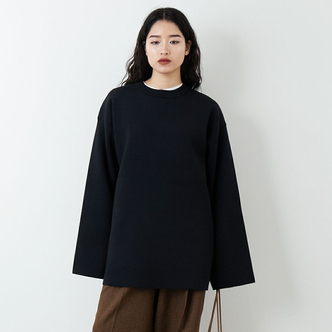 RIM.ARK [リムアーク] ミドルレングス ボックスニットプルオーバー [460JSL70-2211] BLK &&モデル身長：162cm 着用サイズ：F&&
