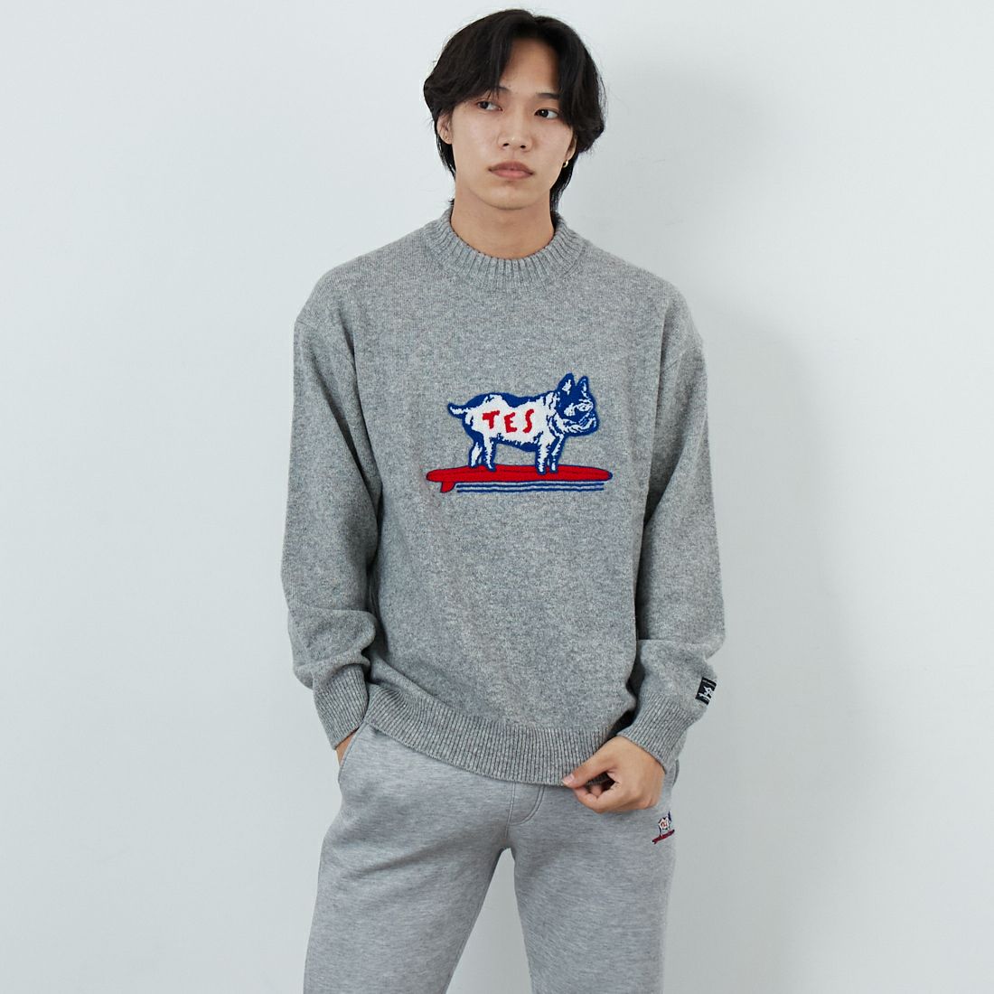 The Endless Summer [エンドレスサマー] BUHI サガラ刺繍ウールニット [AS-25774323] 03 MIX GRY &&モデル身長：179cm 着用サイズ：M&&