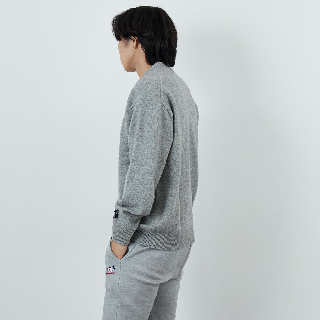 The Endless Summer [エンドレスサマー] BUHI サガラ刺繍ウールニット [AS-25774323] 03 MIX GRY &&モデル身長：179cm 着用サイズ：M&&