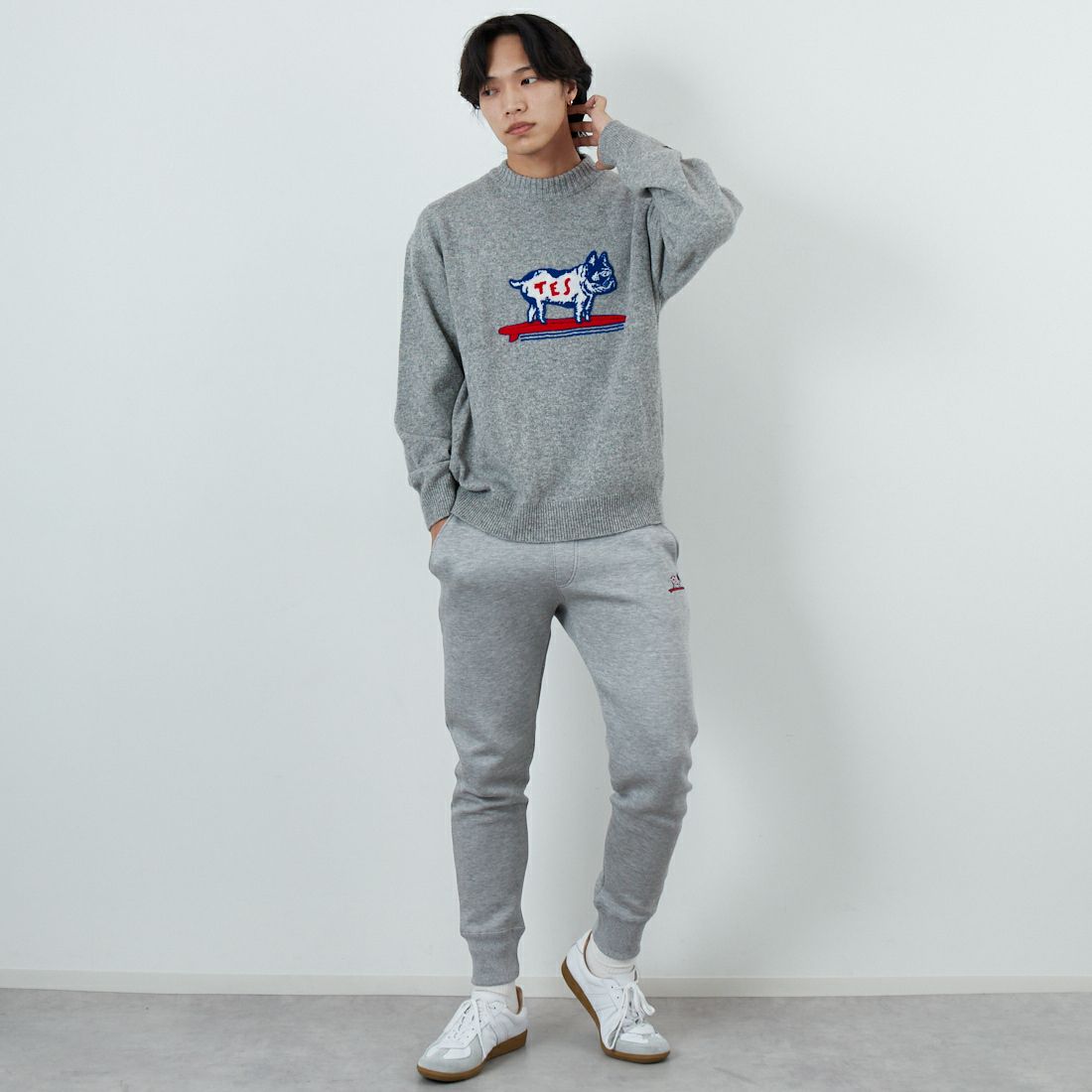 The Endless Summer [エンドレスサマー] BUHI サガラ刺繍ウールニット [AS-25774323] 03 MIX GRY &&モデル身長：179cm 着用サイズ：M&&