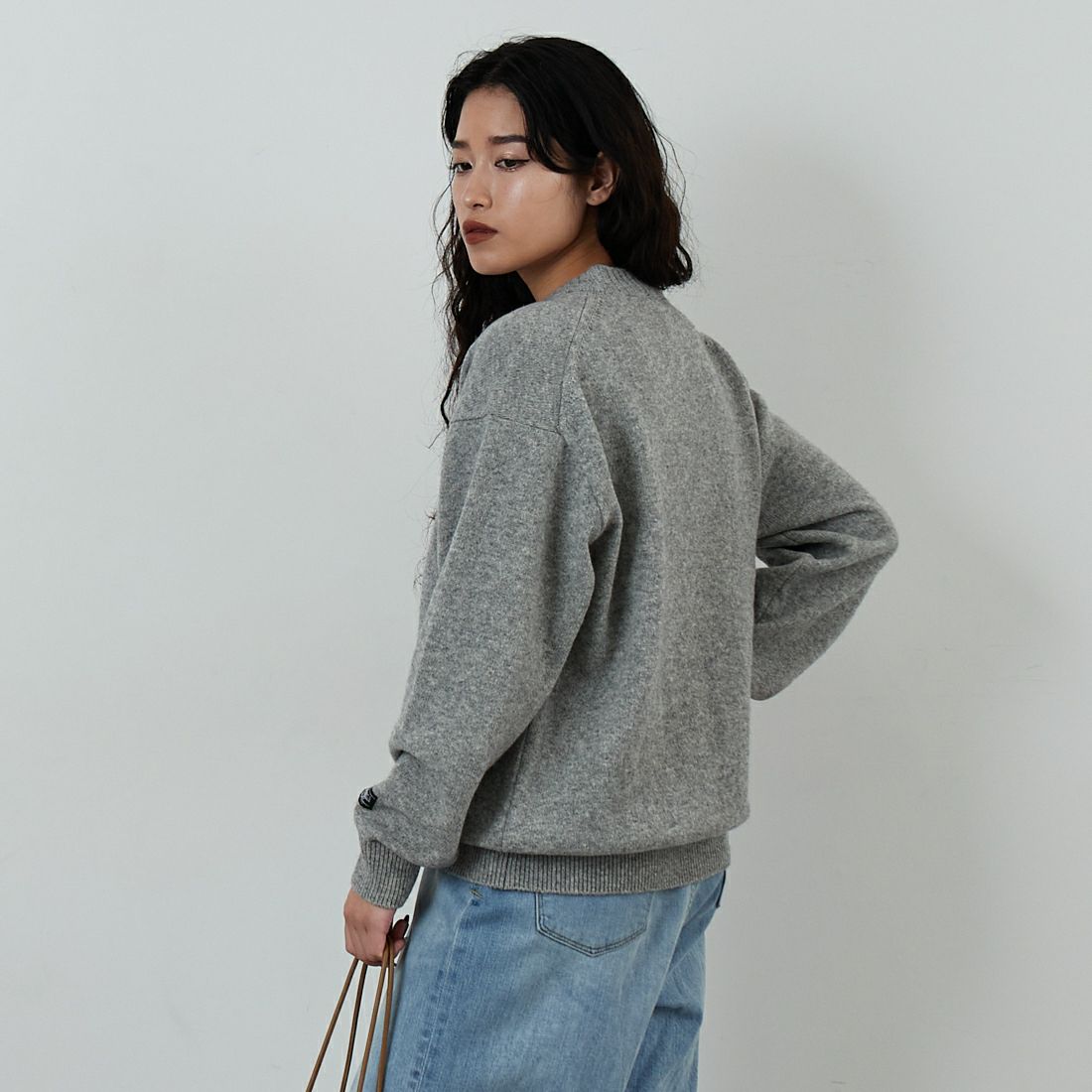 The Endless Summer [エンドレスサマー] BUHI サガラ刺繍ウールニット [AS-25774323] 03 MIX GRY &&モデル身長：162cm 着用サイズ：S&&