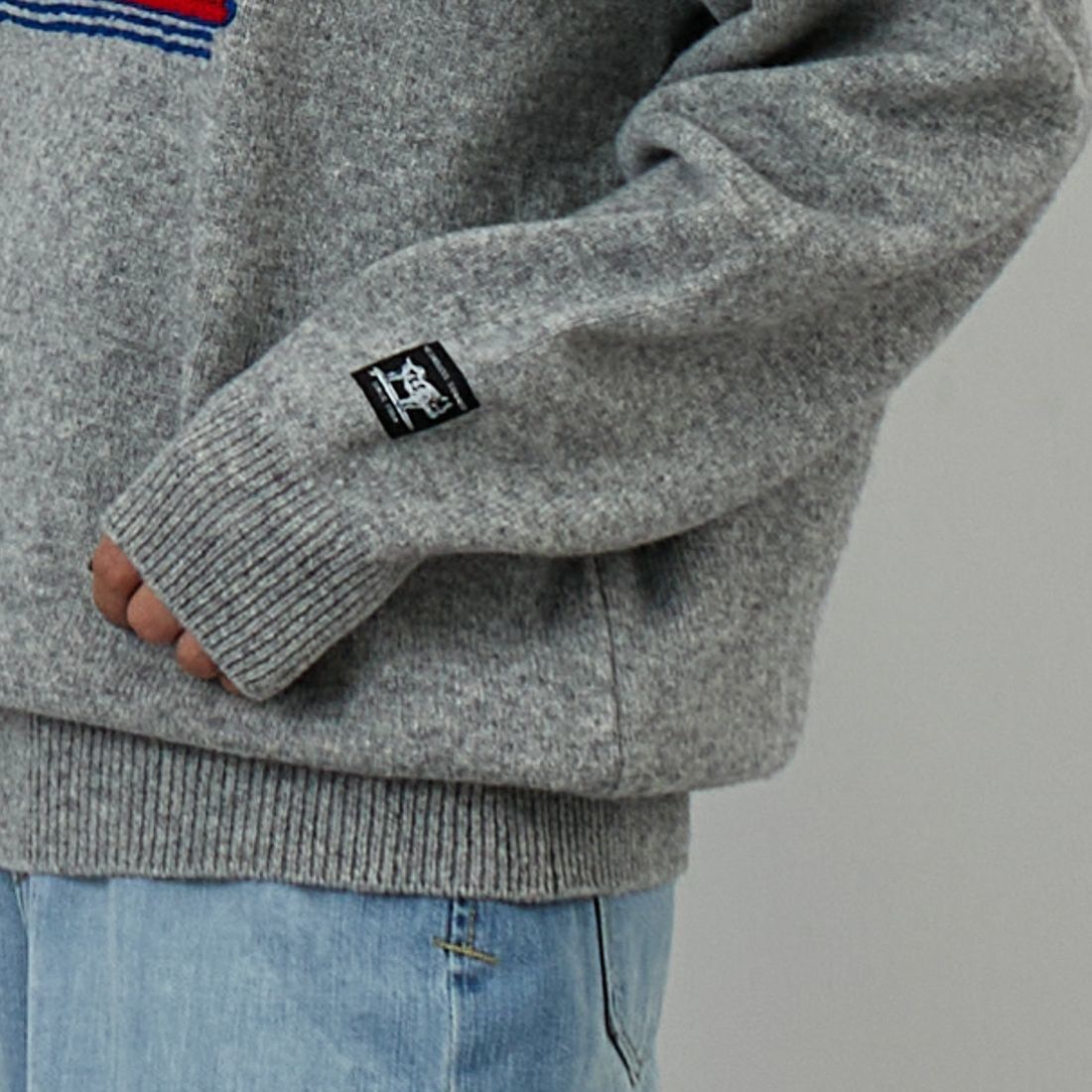 The Endless Summer [エンドレスサマー] BUHI サガラ刺繍ウールニット [AS-25774323] 03 MIX GRY &&モデル身長：162cm 着用サイズ：S&&