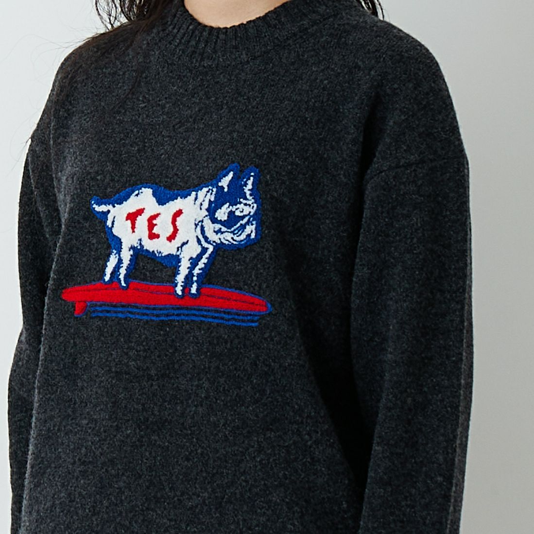 The Endless Summer [エンドレスサマー] BUHI サガラ刺繍ウールニット [AS-25774323] 01 BLACK &&モデル身長：162cm 着用サイズ：S&&