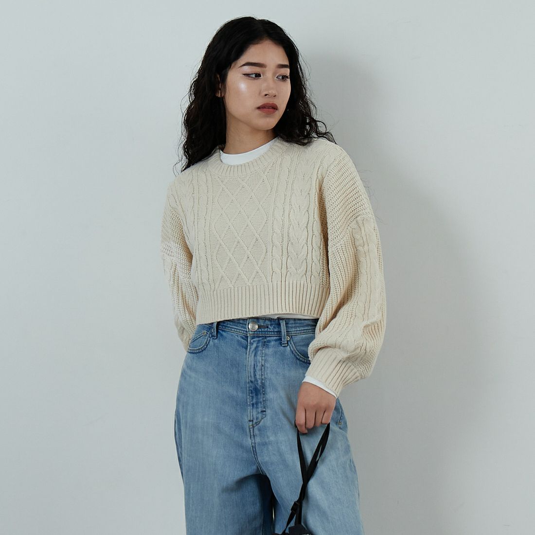 Jf Ready Made [ジェイエフレディメイド] ケーブル編みショート丈クルーネックニット [124803]BEIGE &&モデル身長：162cm 着用サイズ：F&&