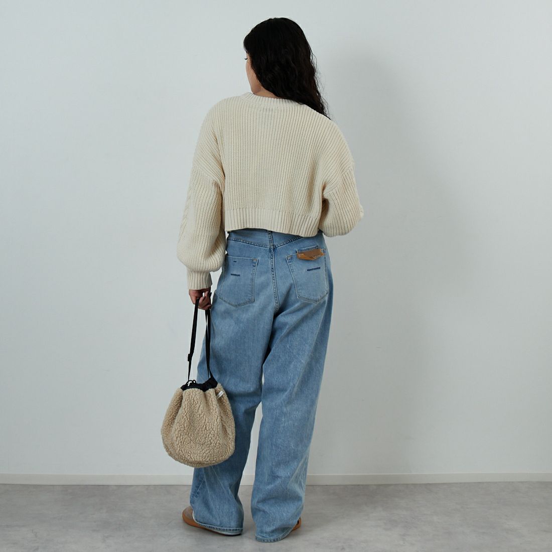 Jf Ready Made [ジェイエフレディメイド] ケーブル編みショート丈クルーネックニット [124803]BEIGE &&モデル身長：162cm 着用サイズ：F&&