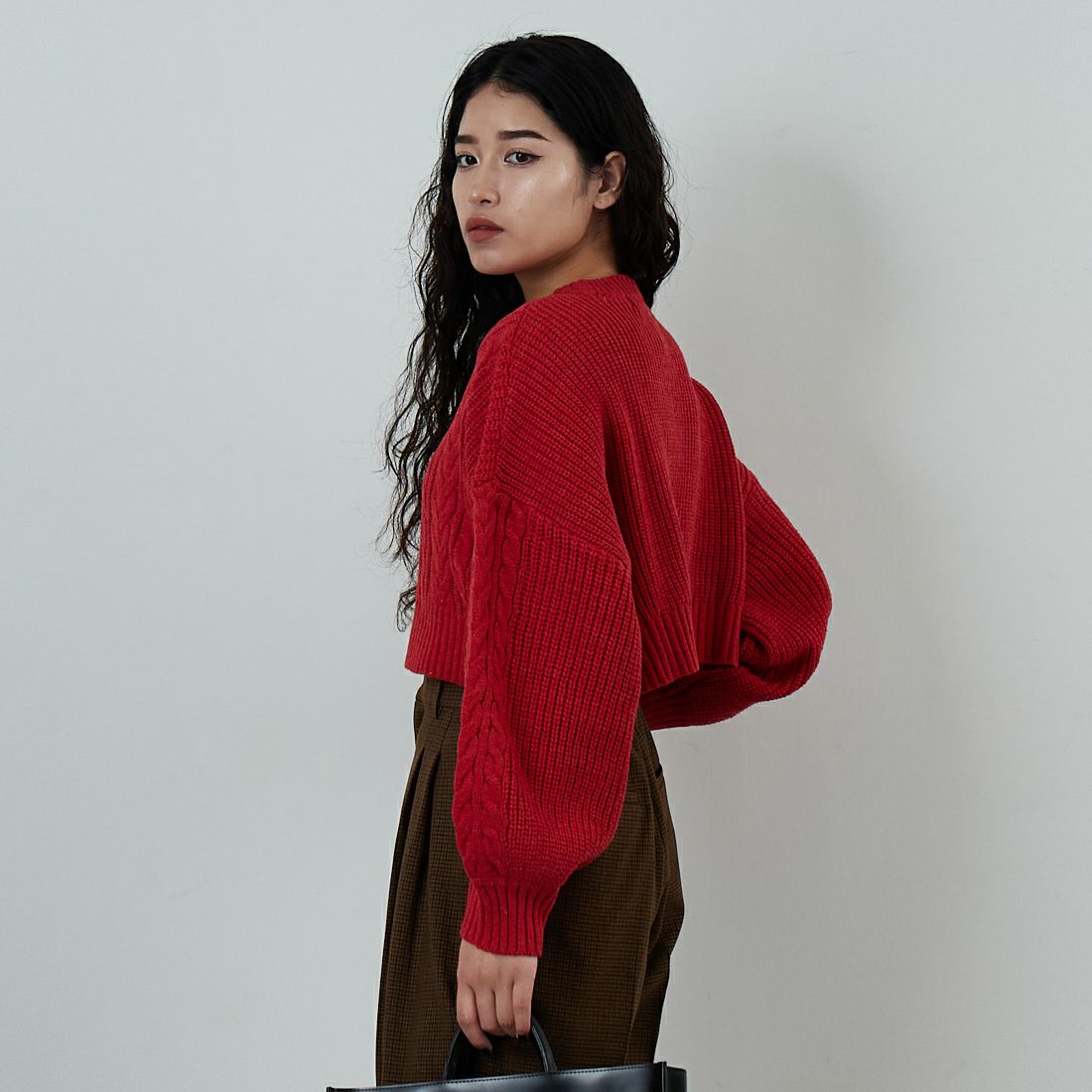 Jf Ready Made [ジェイエフレディメイド] ケーブル編みショート丈クルーネックニット [124803]RED &&モデル身長：162cm 着用サイズ：F&&