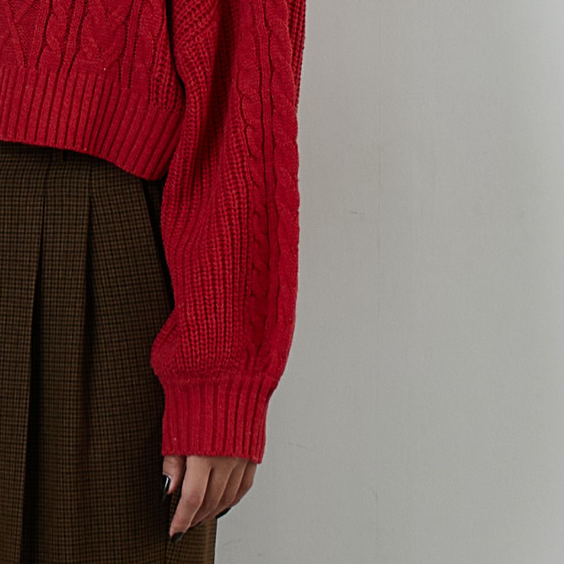 Jf Ready Made [ジェイエフレディメイド] ケーブル編みショート丈クルーネックニット [124803]RED &&モデル身長：162cm 着用サイズ：F&&